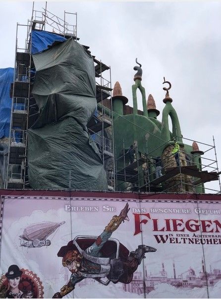 Der Bauzaun wirbt mit „Fliegen“ – Rookburgh-Baustelle im zweiten Halbjahr 2018 (15.12.2018)