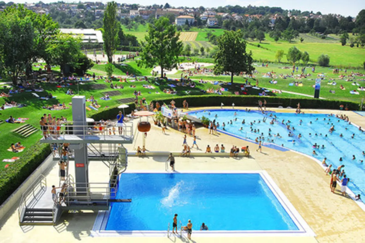 Sprungbecken