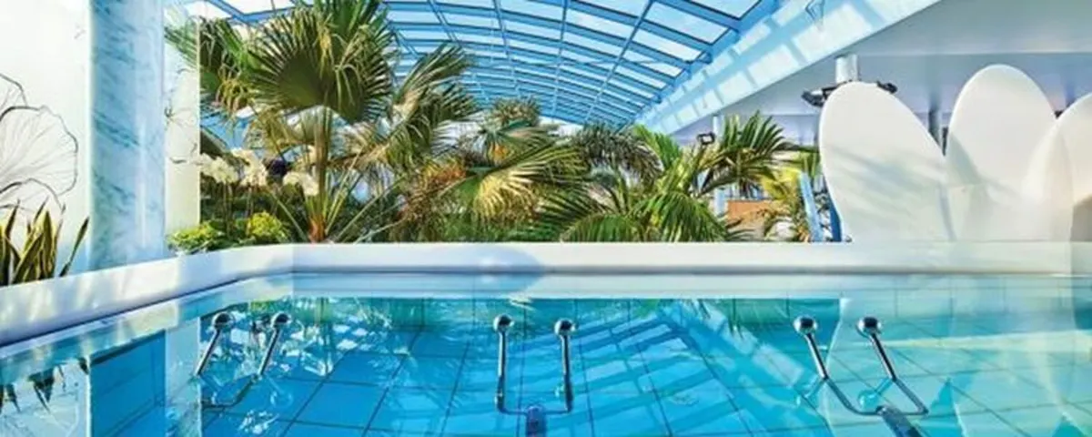 Schwebe-Pool (textilfrei)