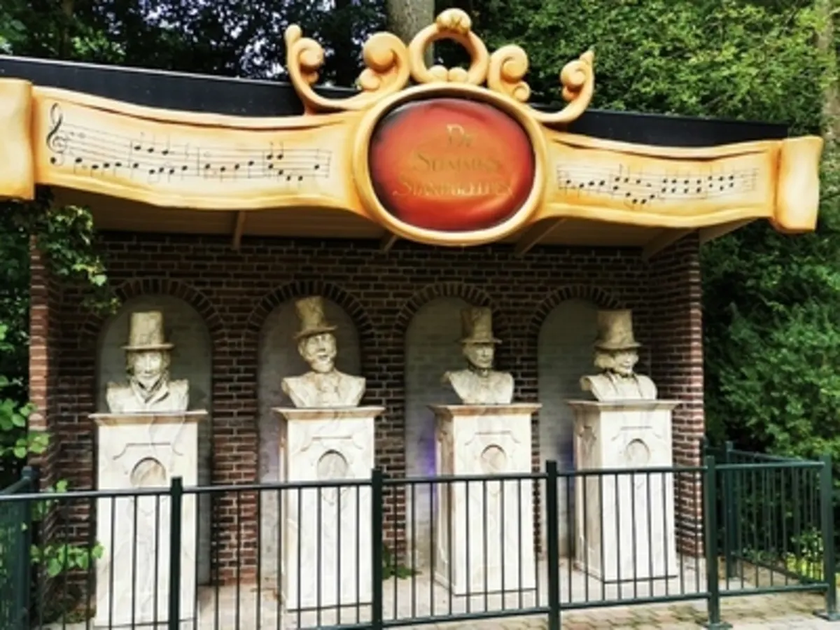 de Stemmige Standbeelden