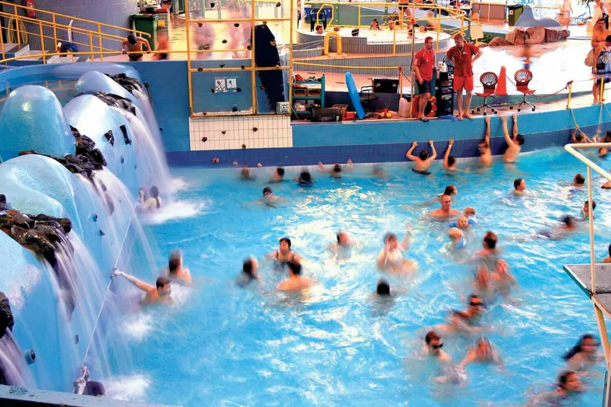 Aaltoallas / Wave Pool