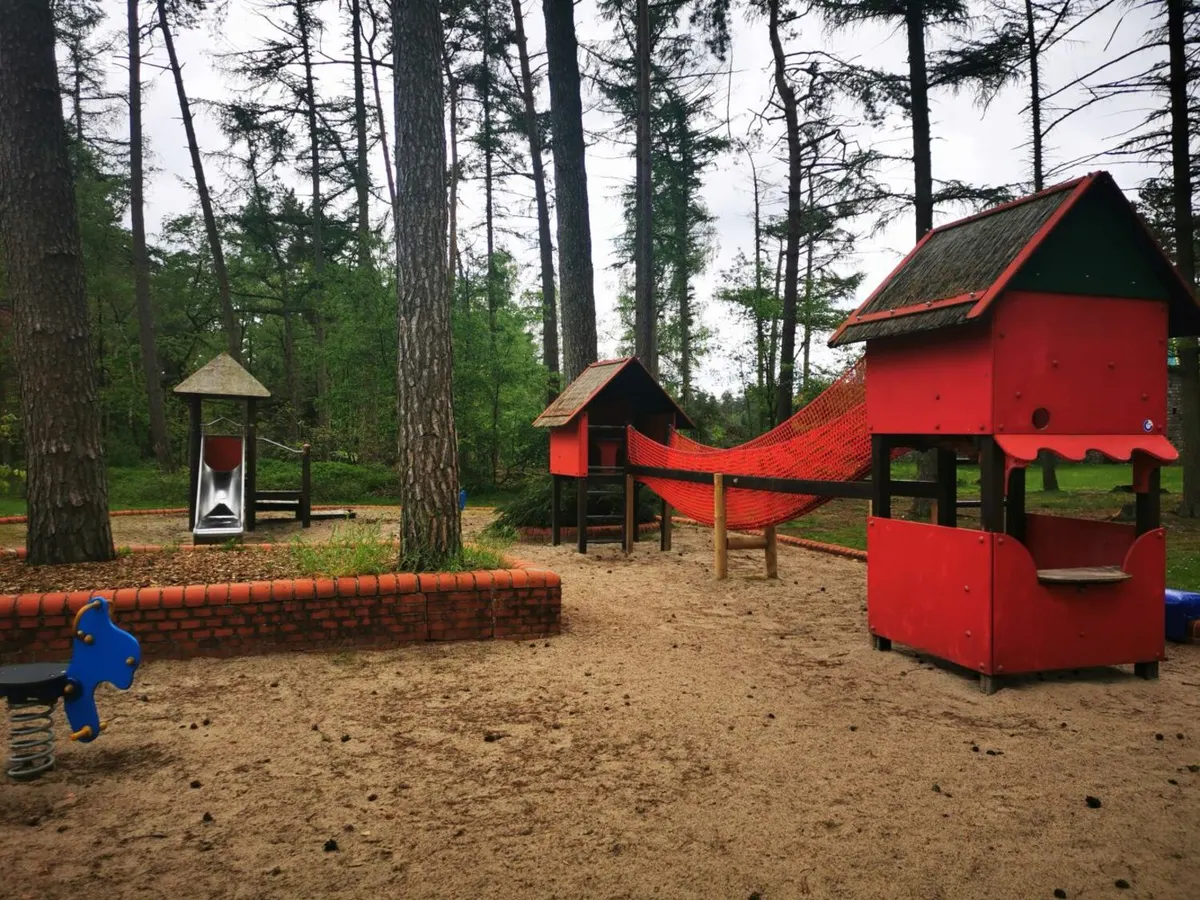 Miniritter Spielplatz, Kletterbrücke & Riesensandkasten