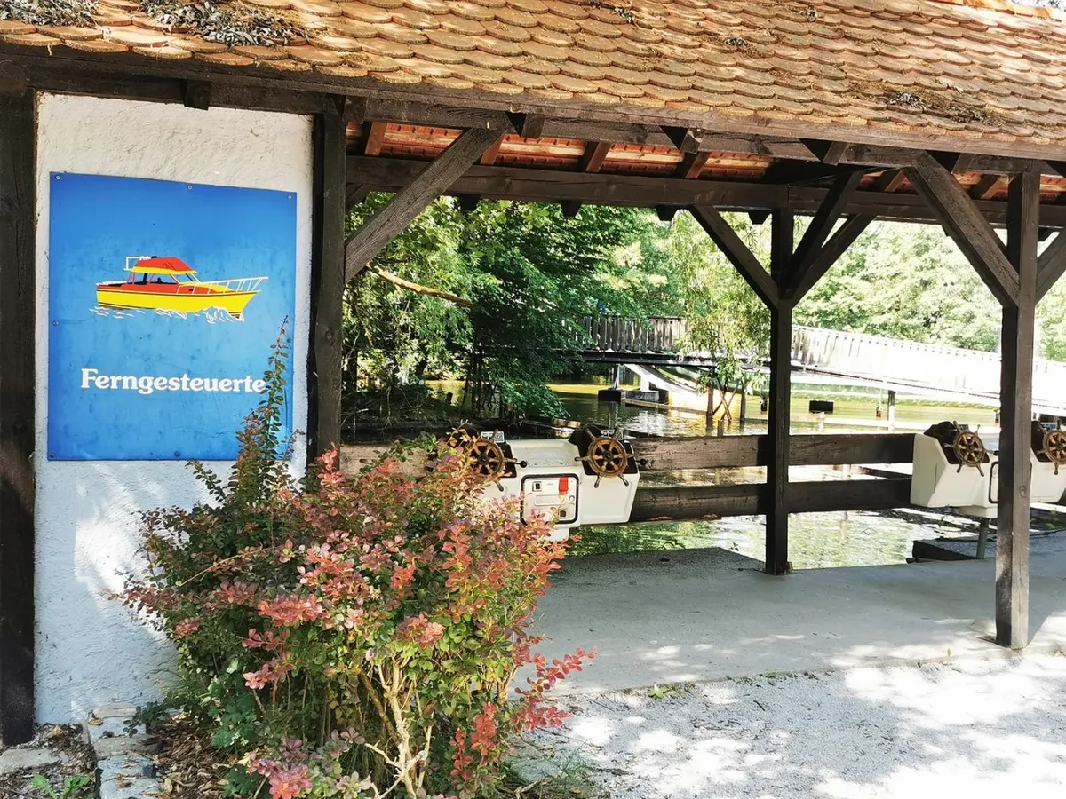 Ferngesteuerte Boote
