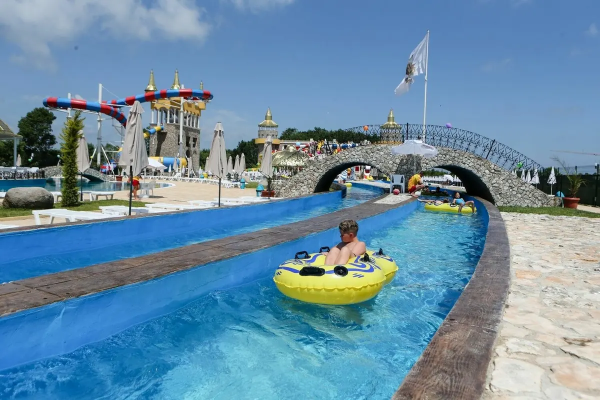 Lazy river