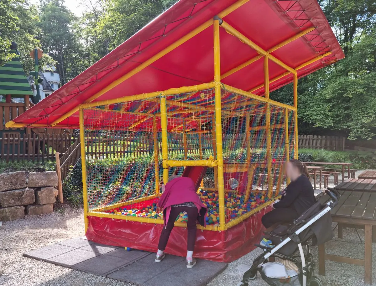 Großer Ballpool