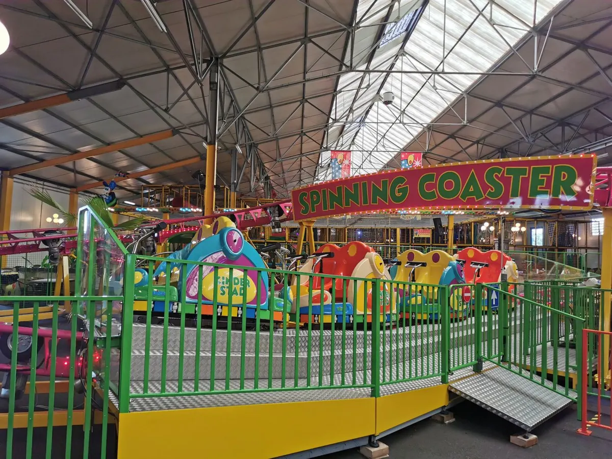 Spinning coaster