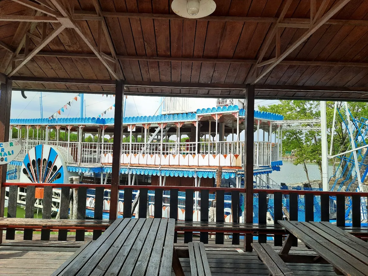 Fiaby Boat - Station Eingang