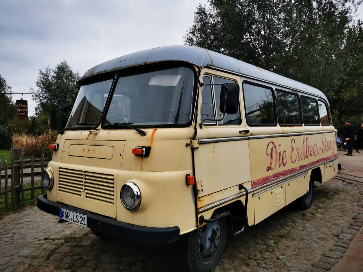 Erdbeer-Bus mit Kino