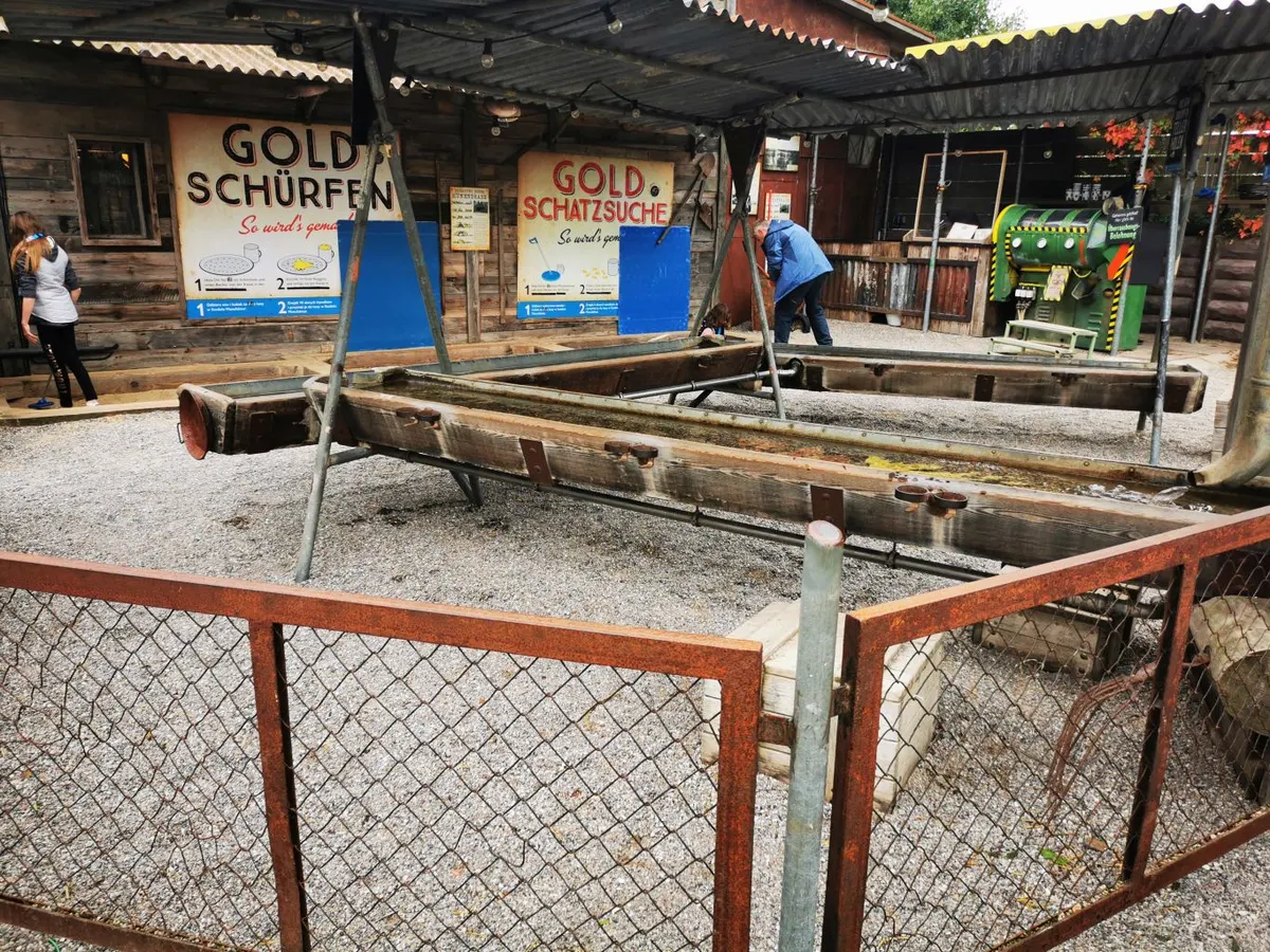 Goldschatz-Suche & Gold-Schürfanlage