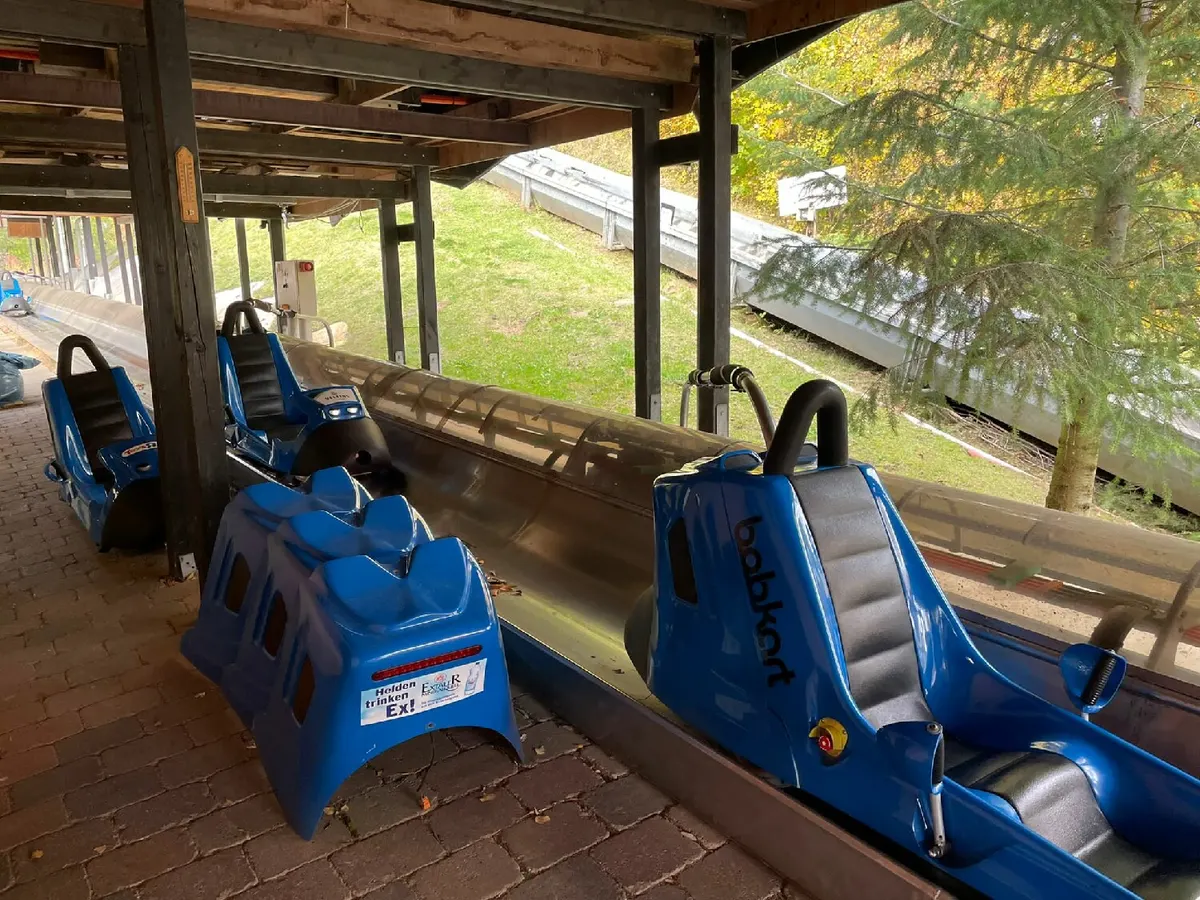 Bobkart-Bahn mit Zeittunnel
