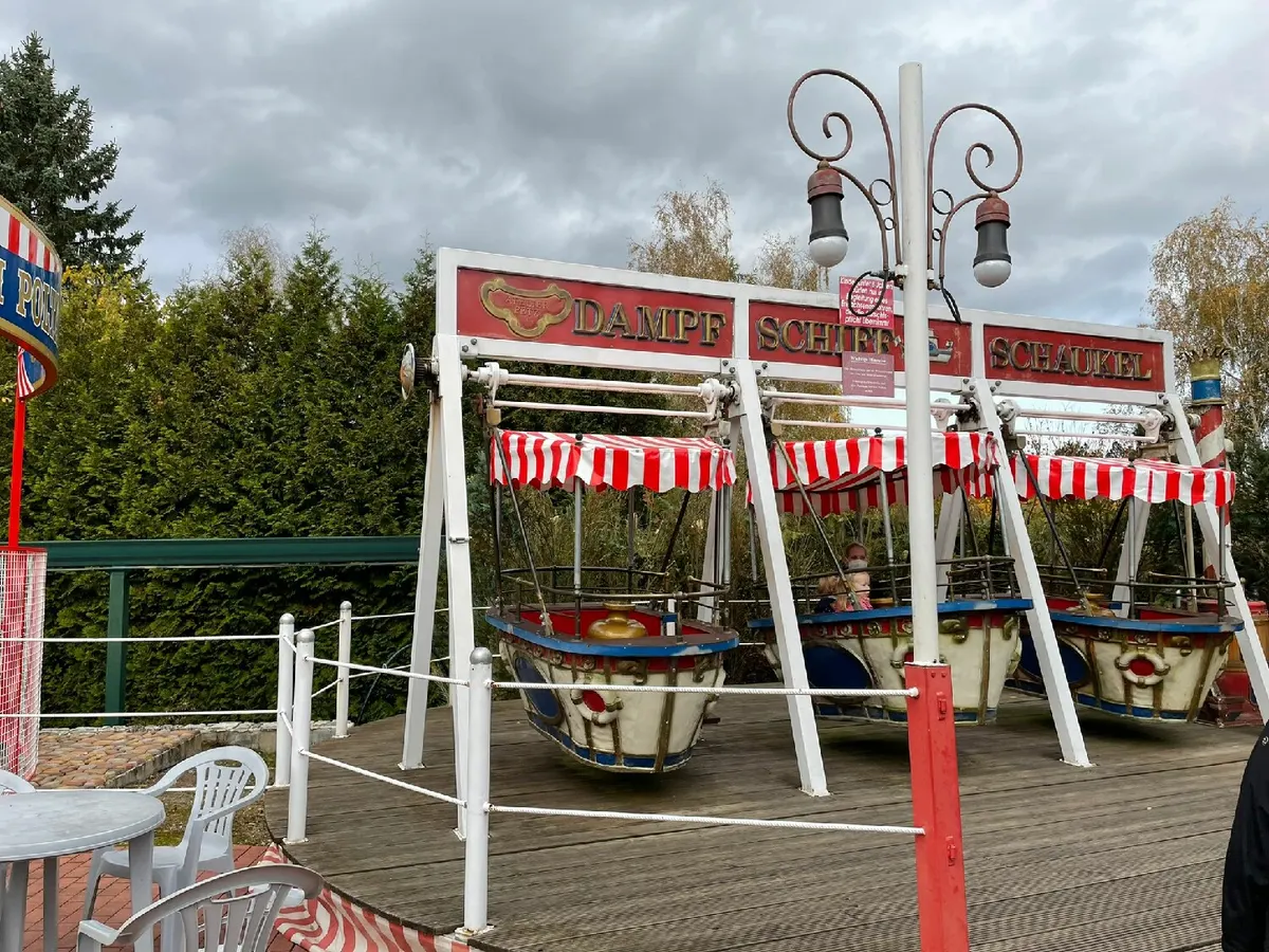 Dampfschiffsschaukel auf dem Historischen Jahrmarkt
