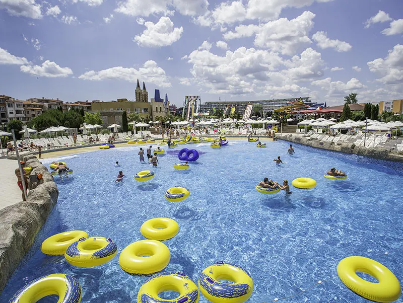 Басейн с вълни / Wave Pool