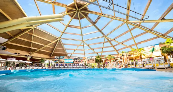 Tropisches Wellenbad