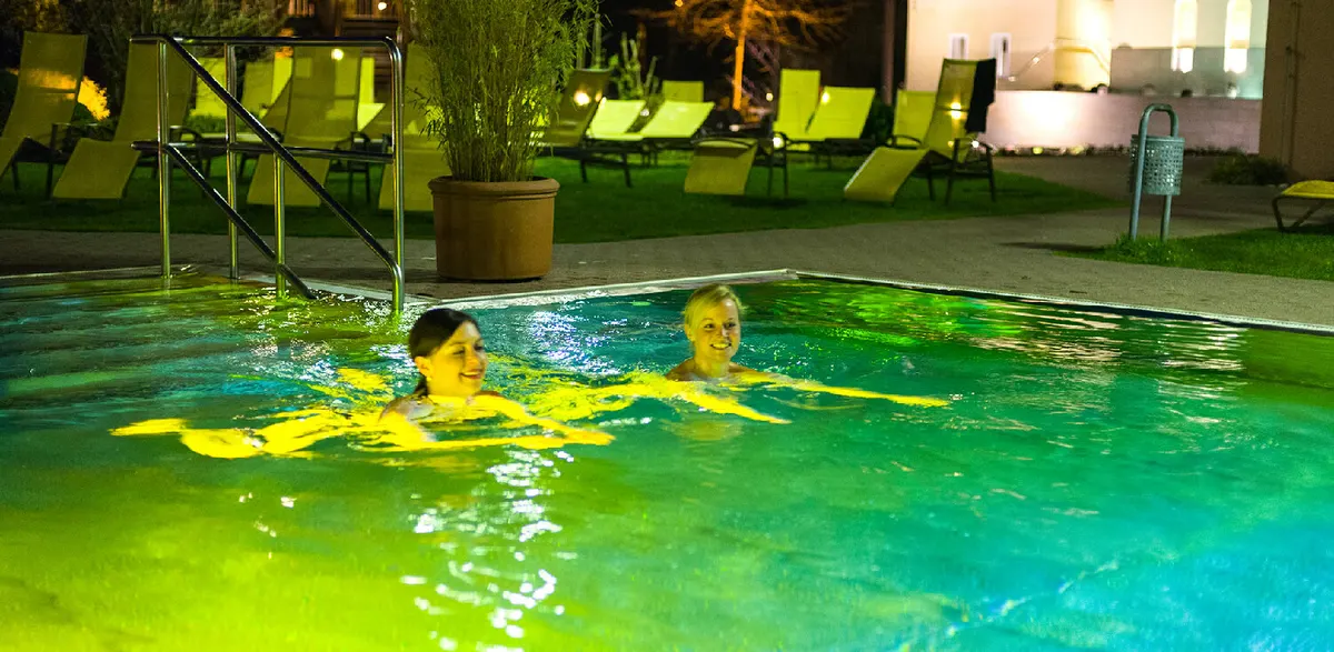 Außenschwimmbecken