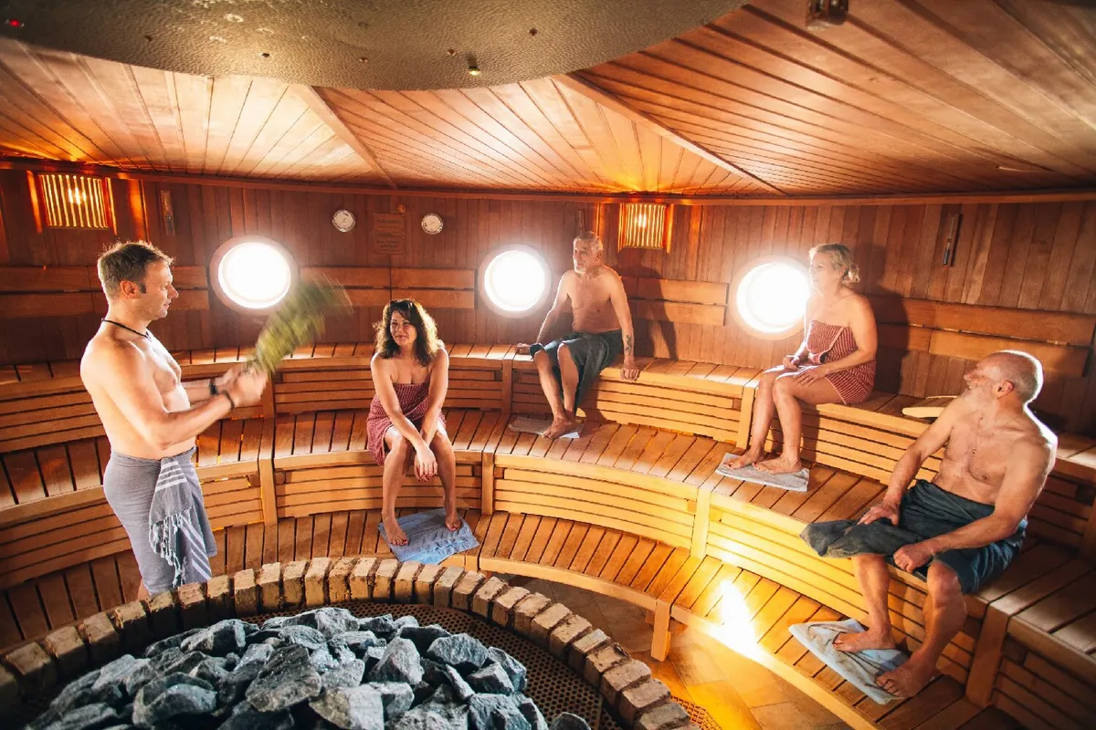 Aufgusssauna ca. 90 °C
