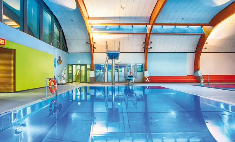 Sprungbecken Hallenbad