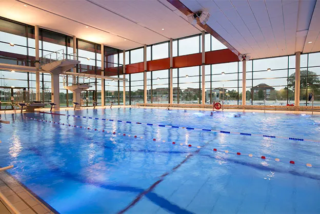 25-Meter-Becken Hallenbad