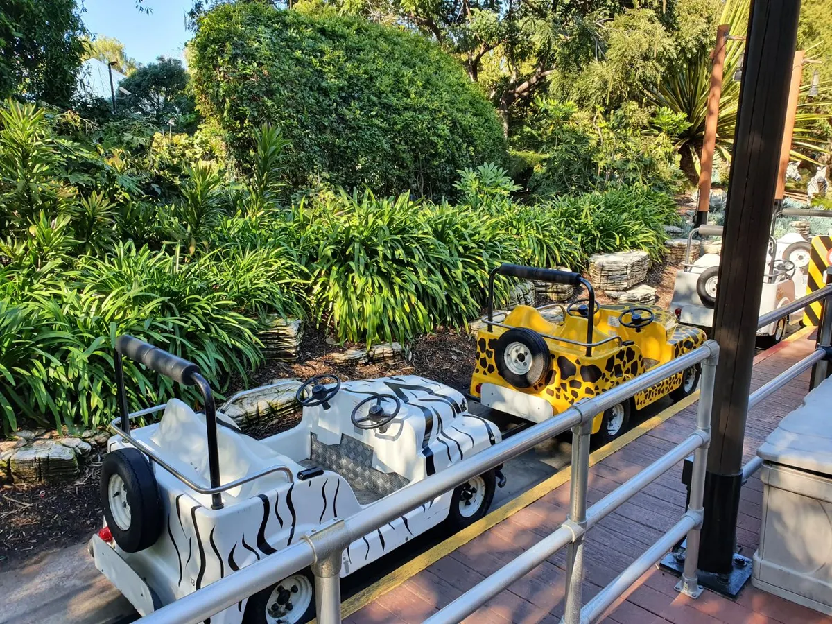 SAFARI TREK
