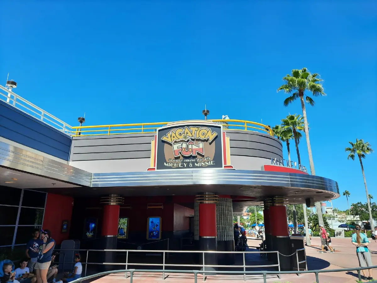 Vacation Fun – An Original Animated Short with Mickey & Minnie