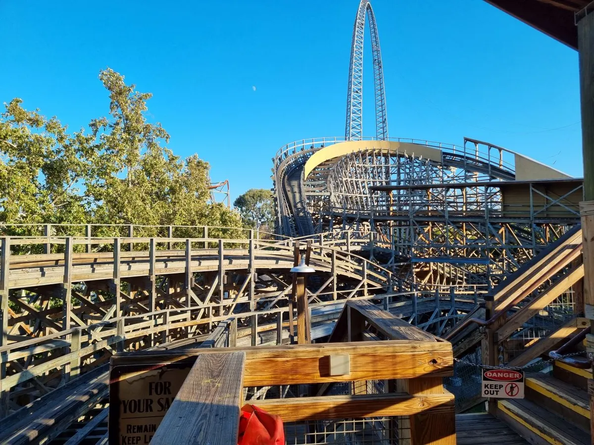 Gold Striker