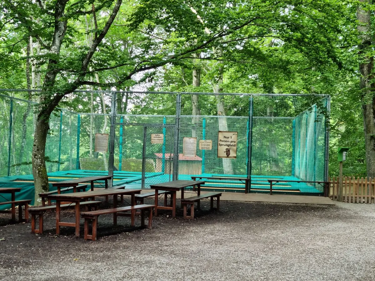 Große Trampolinanlage