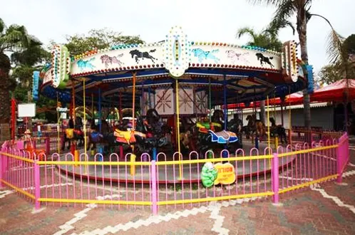 Horse riding carousel / קרוסלת סוסים