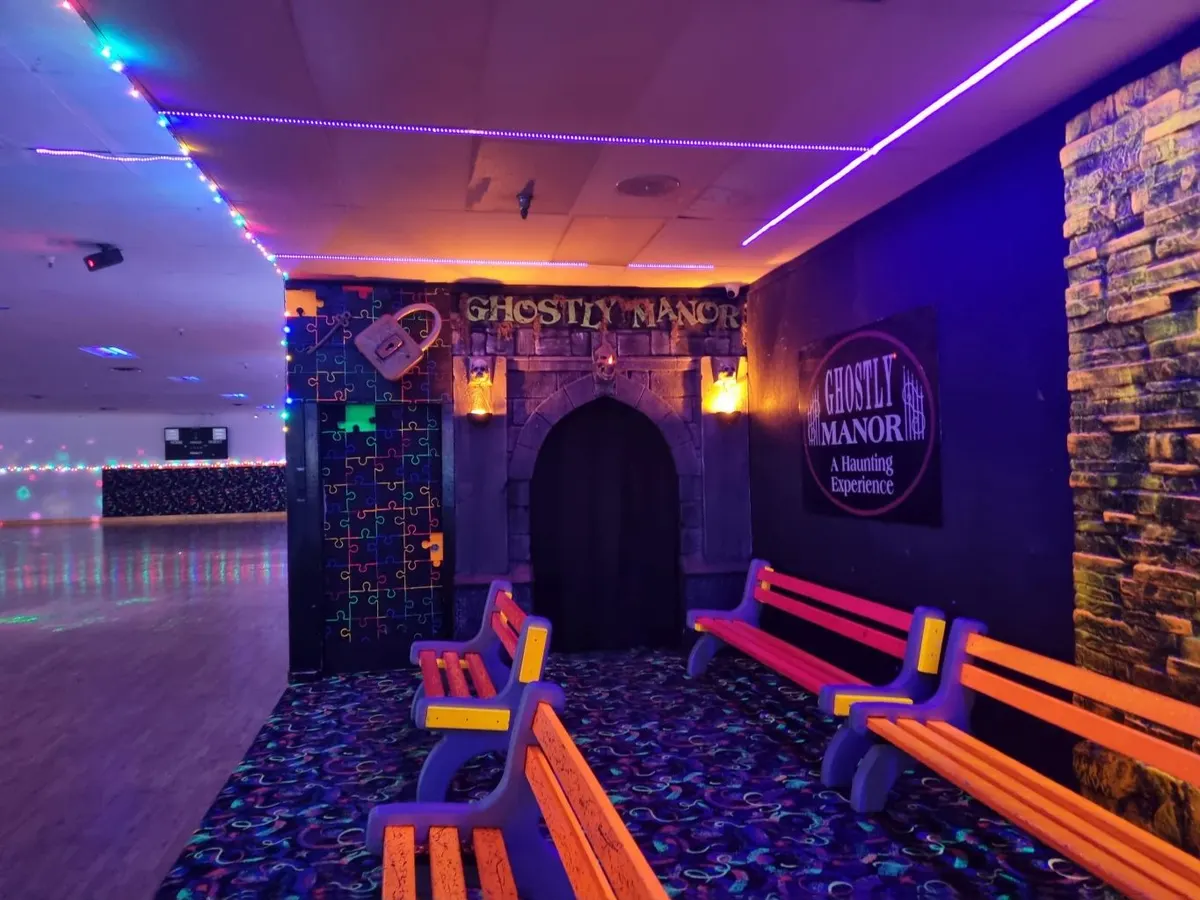 Ghostly Manor Haunted House