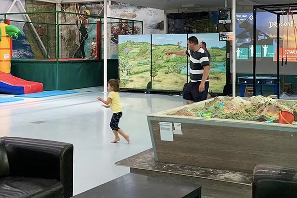 BELTÉRI JÁTSZÓPARK – ABILITY PARK ÉS ÖKOHÁZ