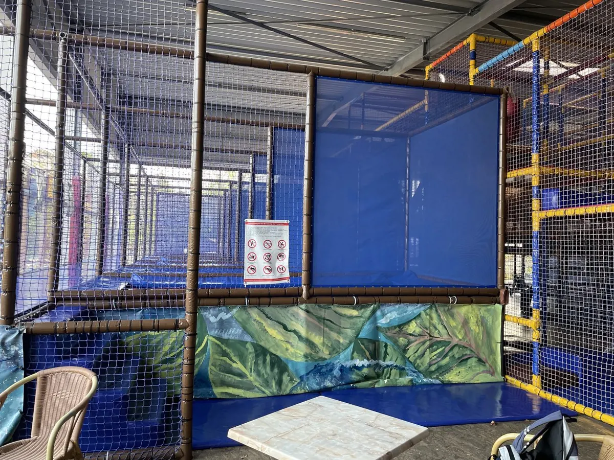 Riesige Trampolinanlage