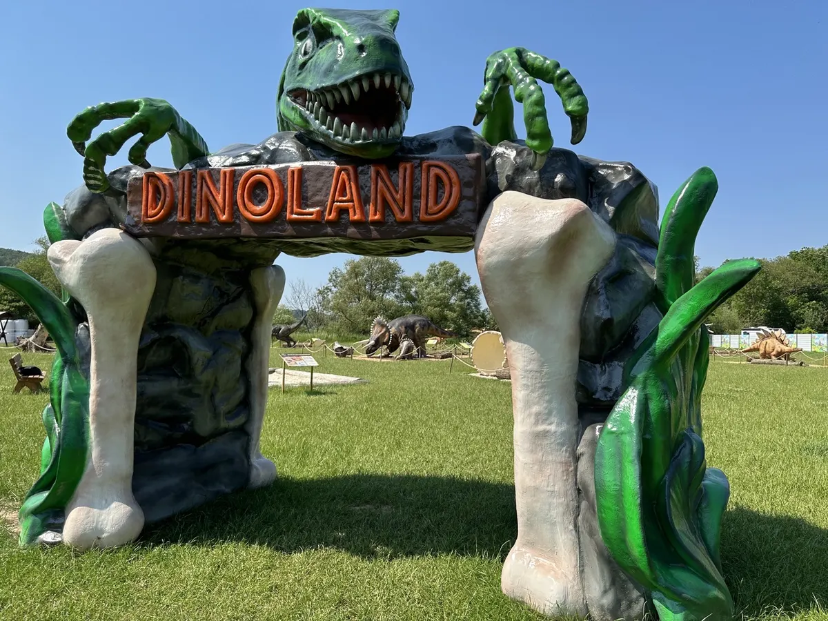 Dino-Land