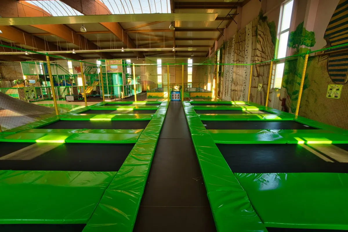 Großtrampoline