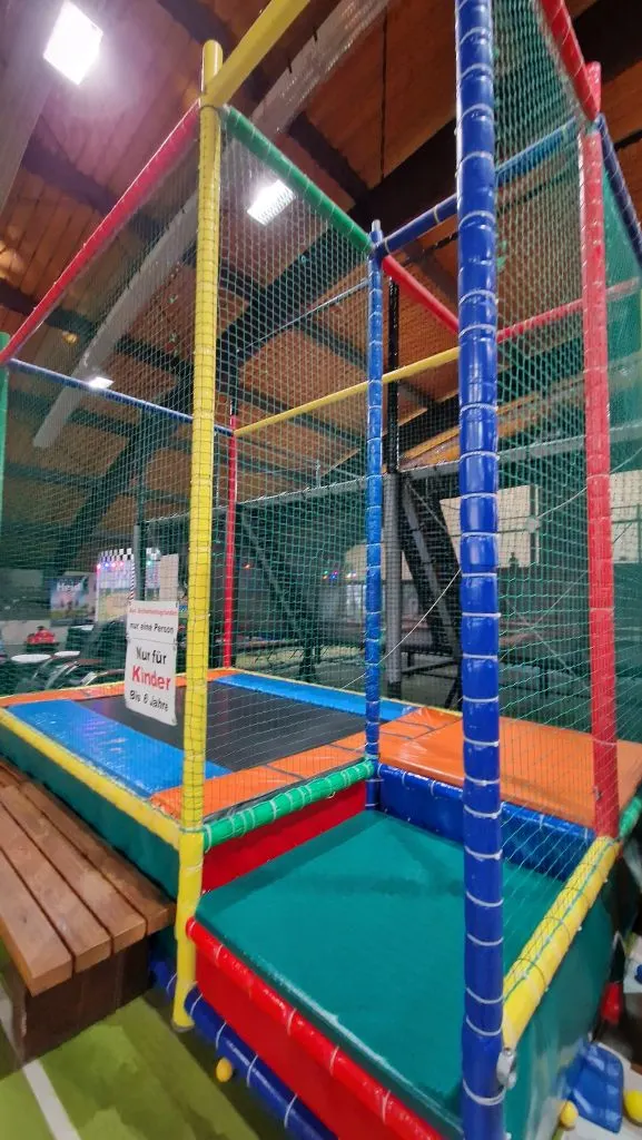 Kleinkinder Trampolin