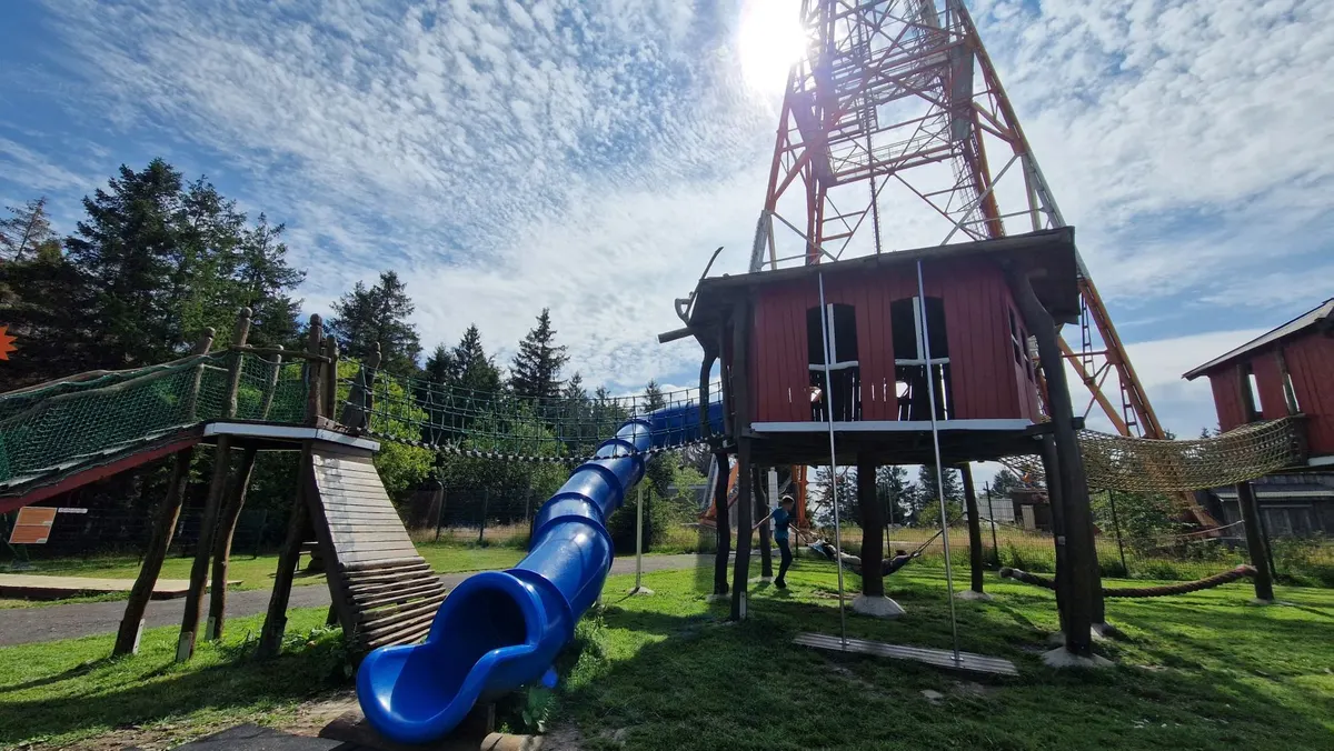 Aussichtsturm und Rutschenturm