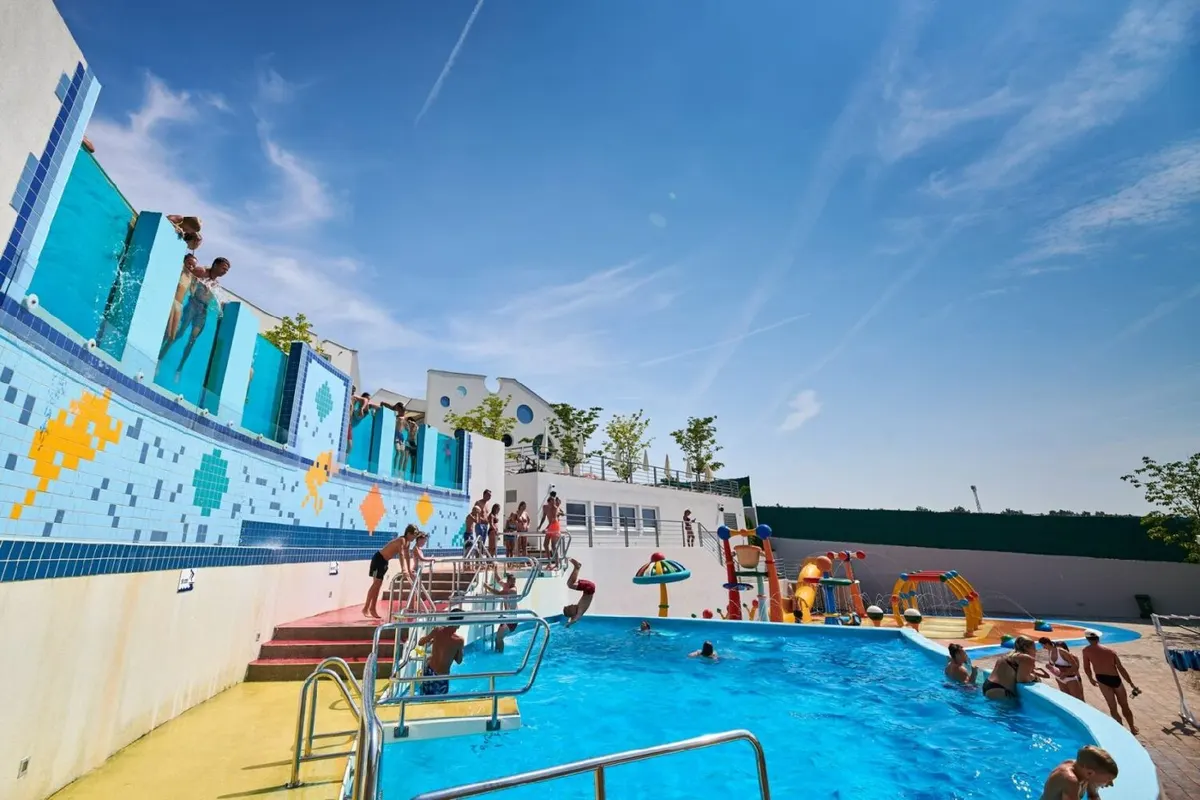 Jumping Kids Pool
