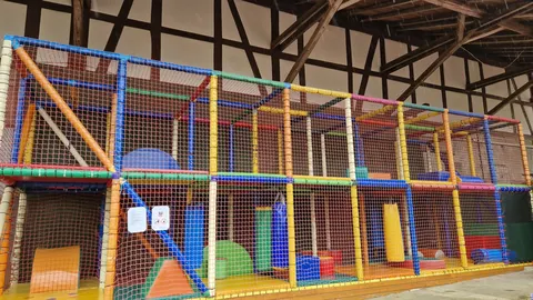 Buntes Klettergerüst