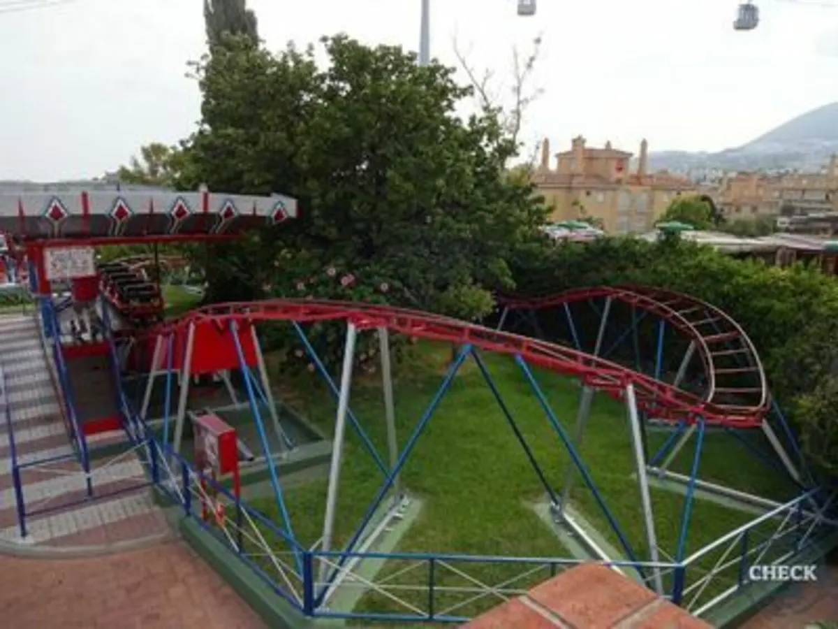 Montaña rusa infantil