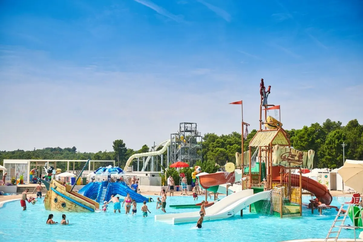 Children`s Pool & Pirate Castle