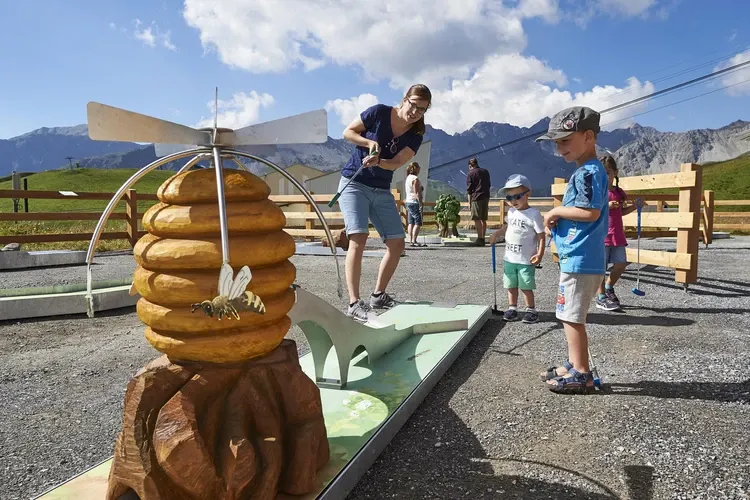 Bären-Minigolf