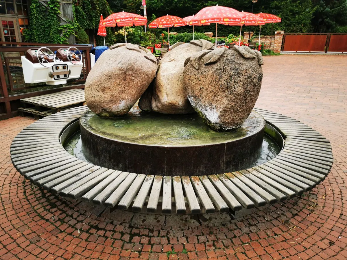 Erdbeer-Brunnen