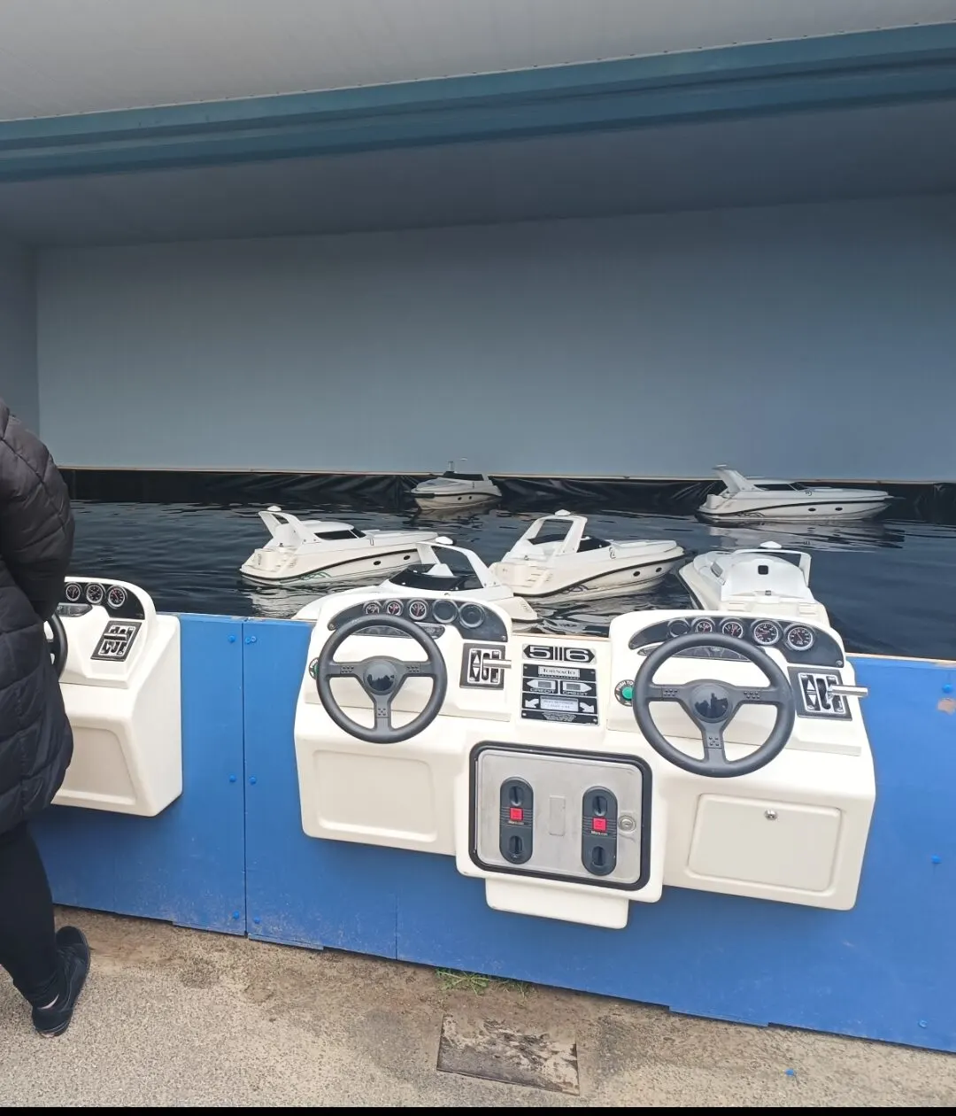 Coin operated speedboats