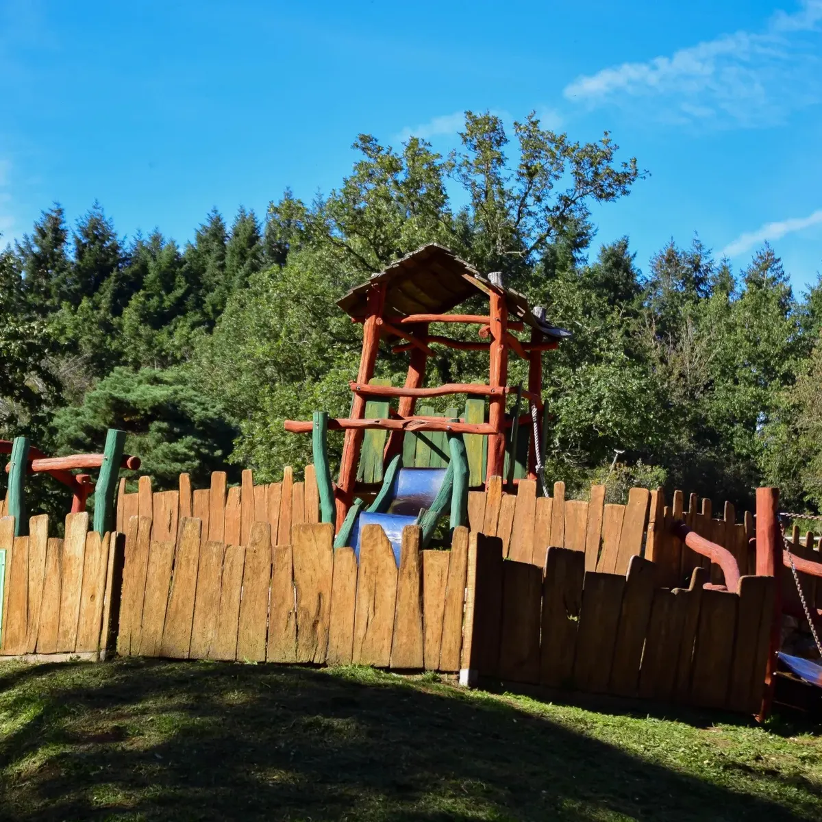Abenteuerspielplatz am Teich