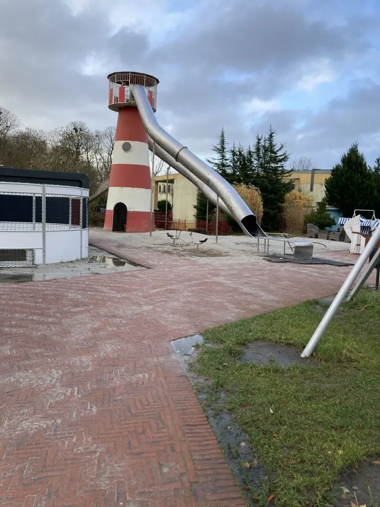 Leuchtturm-Rutsche
