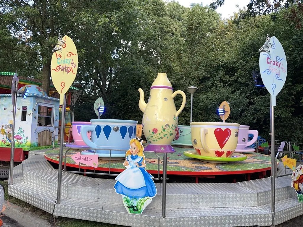 Crazy Tea Party (Oversteegen, NL)