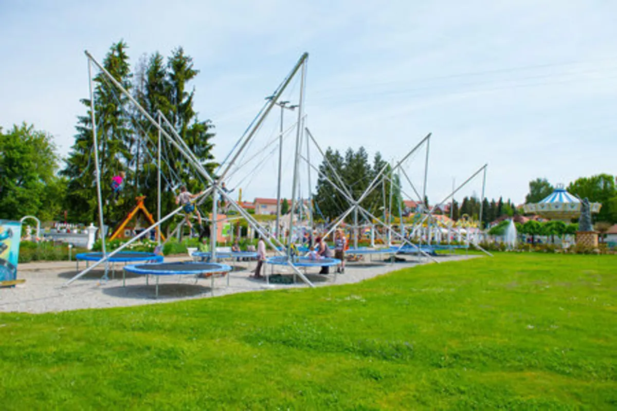 Bungee-Trampolinanlage