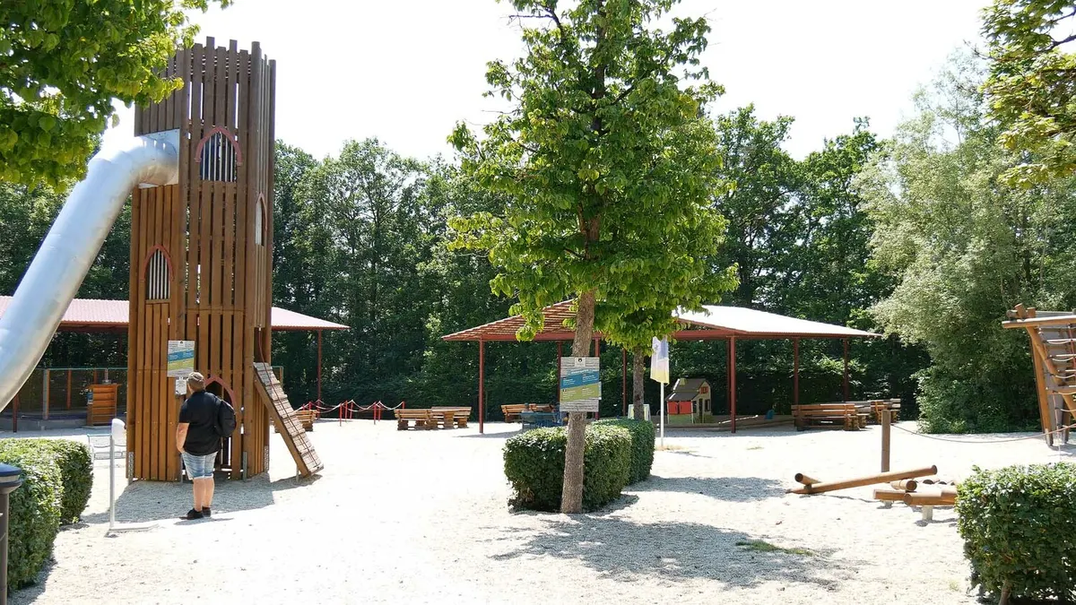 überdachter Sandspielplatz