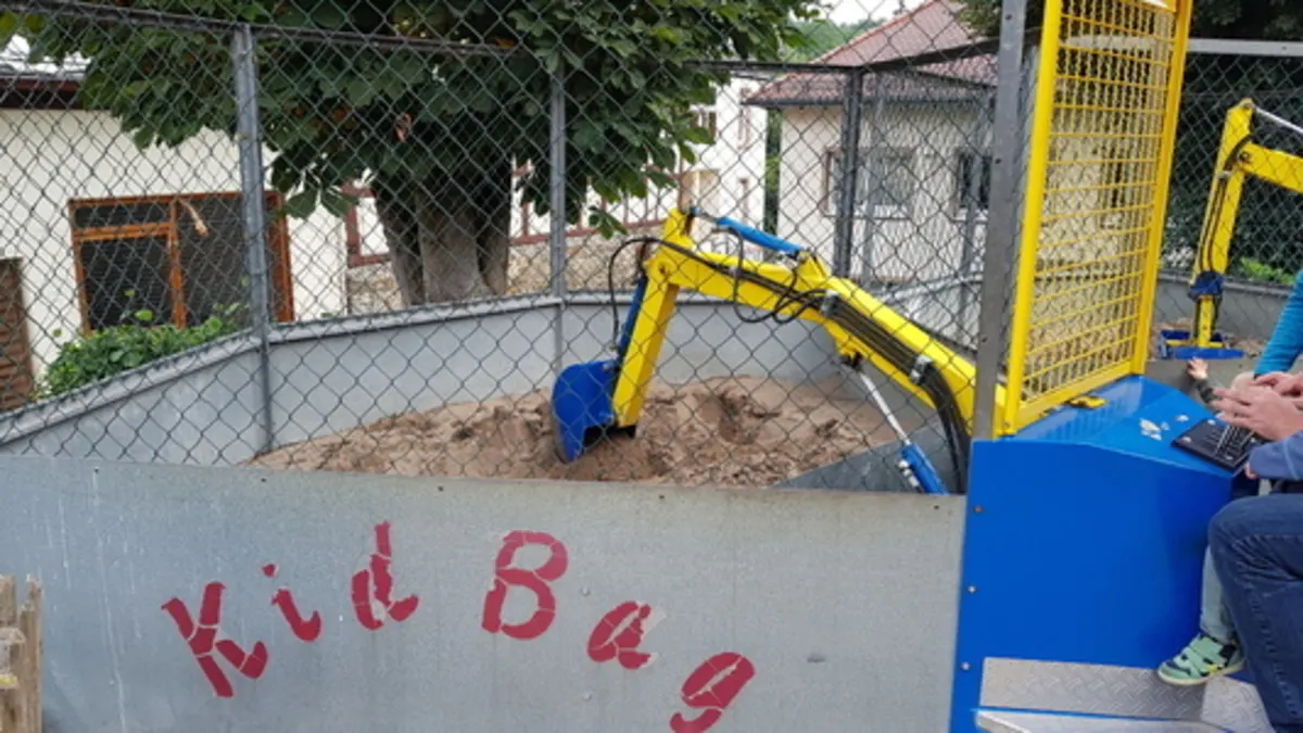 Spielplatz / Minibagger