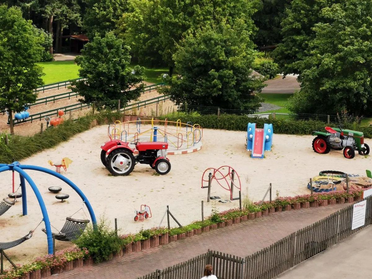 Spielplatzbereich neben Steinauer Luftikus