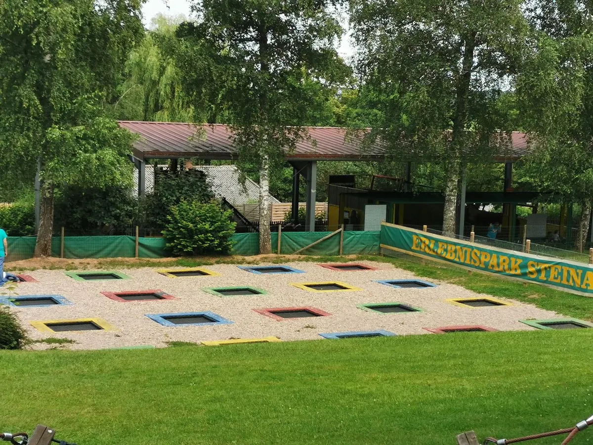 bunter Trampolinplatz