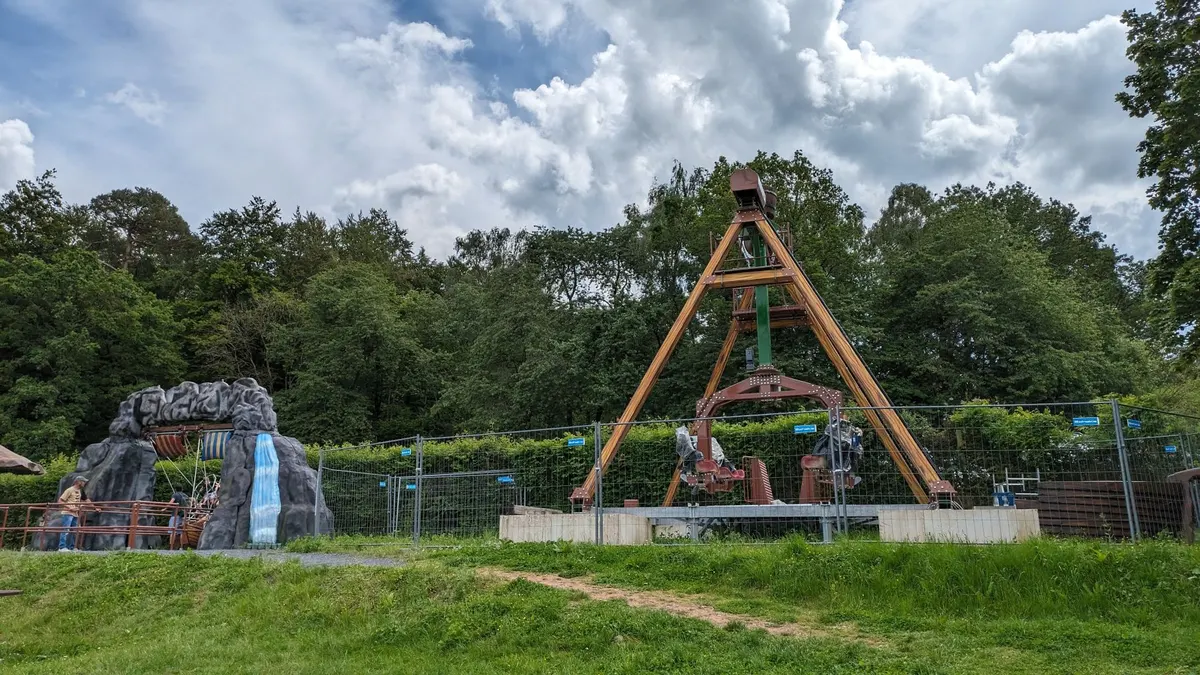 Holzbeinschleuder-Piratenschaukel