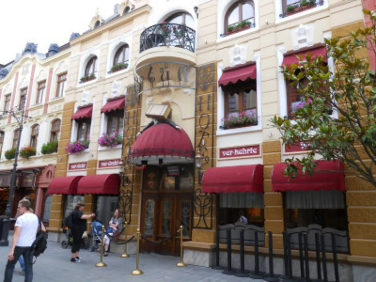 Das verrückte Hotel Tartüff